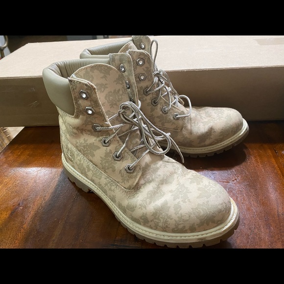 Stylish Timberland boots! Like new!😍 - Picture 4 of 6